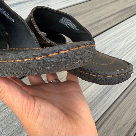 Born Mens Size 10/44 FloresBlack Leather and Tan Stitched Beach Vacation Sandals - Picture 14 of 17